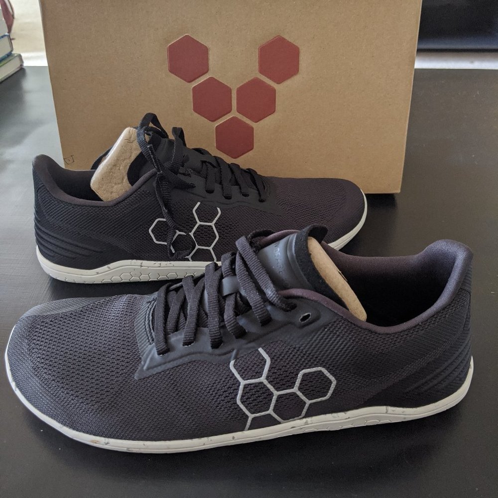 New Womens Vivobarefoot Geo Racer II, Black/White EU40, US9